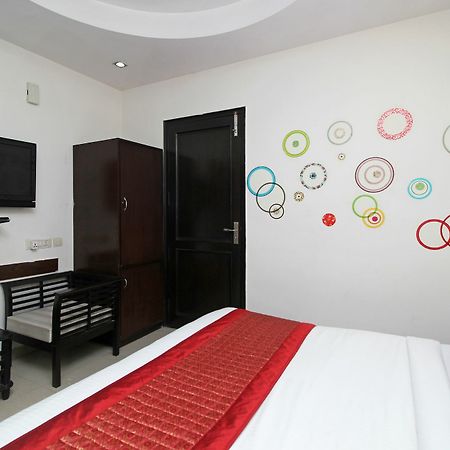 Oyo 9030 Hotel Delhi Airport Plaza Нью-Дели Экстерьер фото