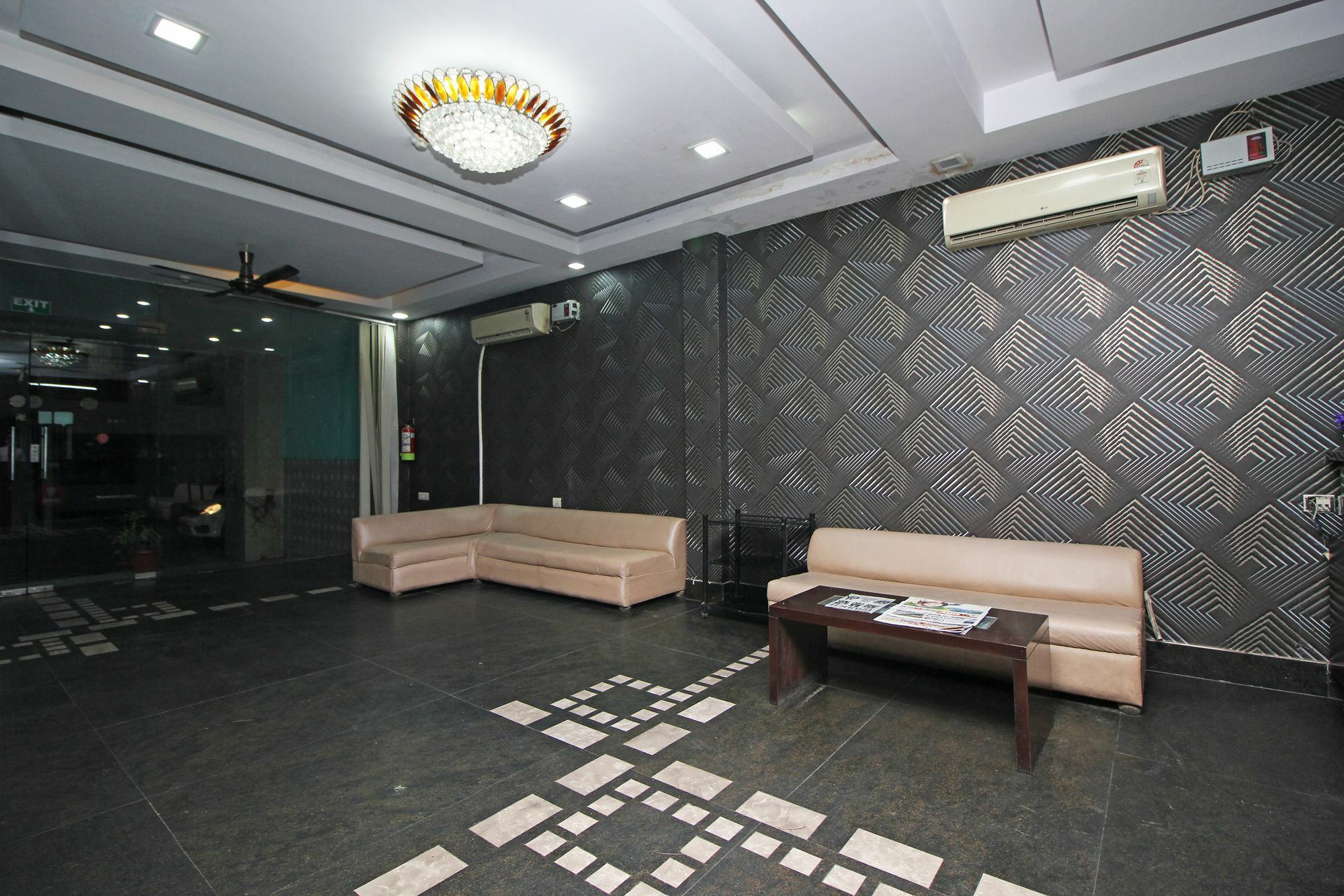 Oyo 9030 Hotel Delhi Airport Plaza Нью-Дели Экстерьер фото