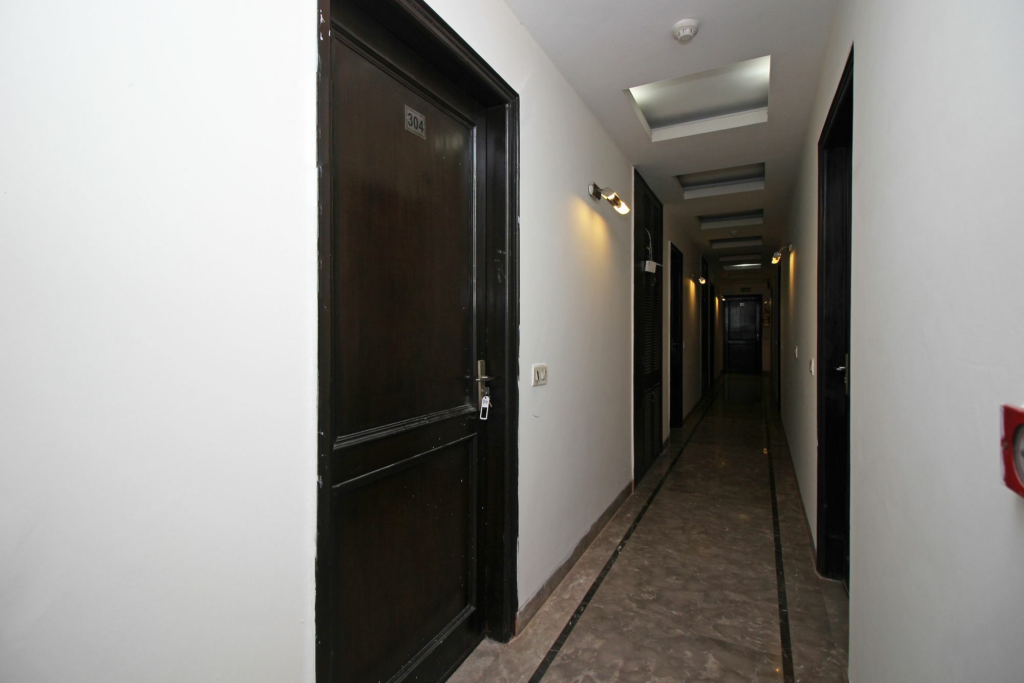 Oyo 9030 Hotel Delhi Airport Plaza Нью-Дели Экстерьер фото