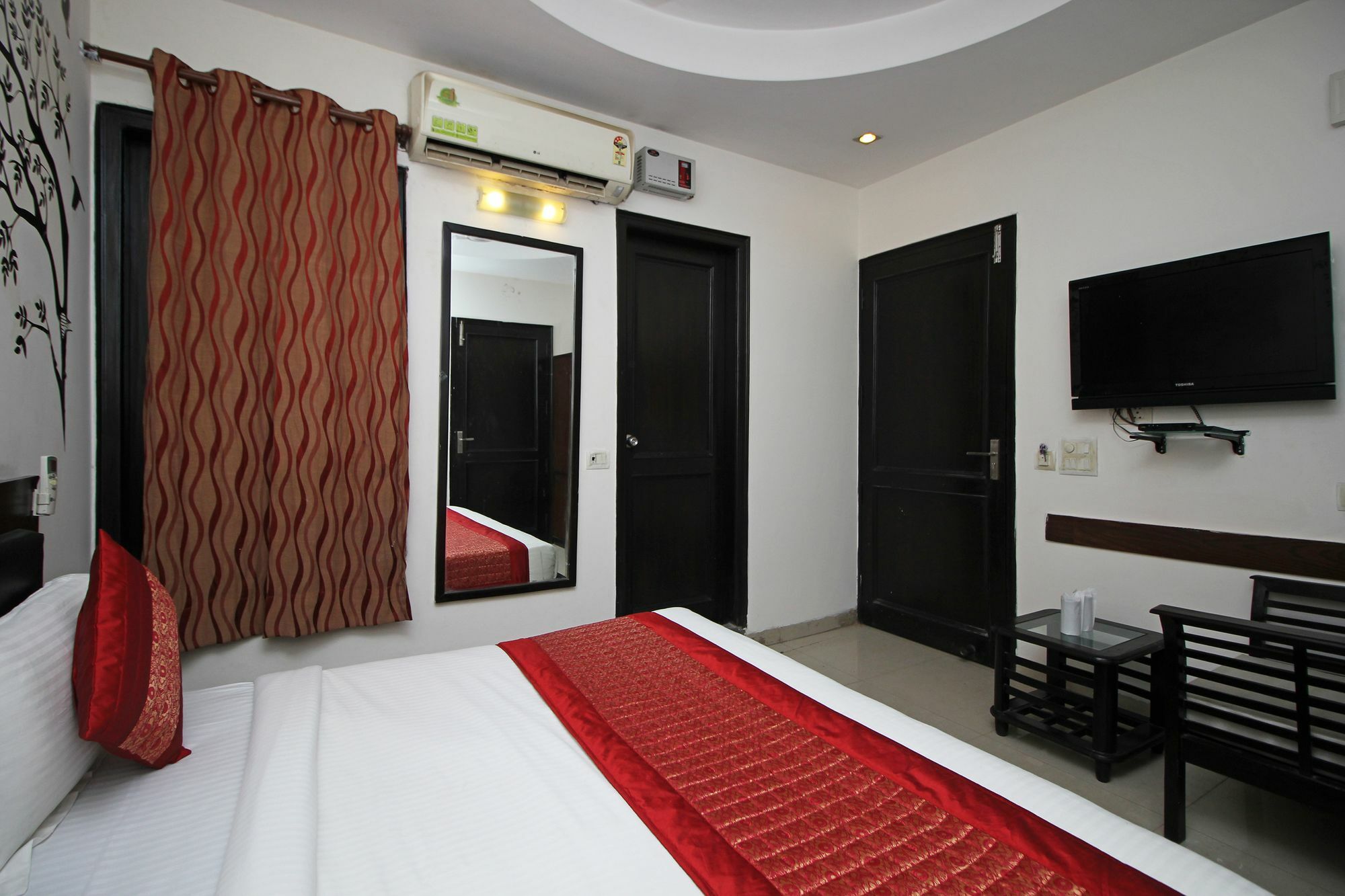 Oyo 9030 Hotel Delhi Airport Plaza Нью-Дели Экстерьер фото